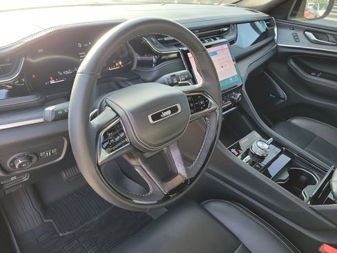 Used 2023 Jeep Grand Cherokee Overland w/ Adv Protech Group III image 26