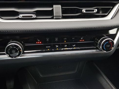 Used 2025 Chevrolet Equinox LT w/ Midnight Edition image 15