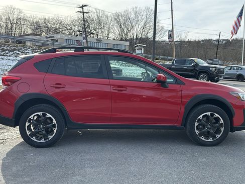 Used 2023 Subaru Crosstrek 2.0i Premium image 3