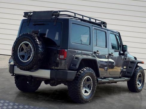 Used 2014 Jeep Wrangler Unlimited Sahara w/ Connectivity Group AWD/4WD image 7
