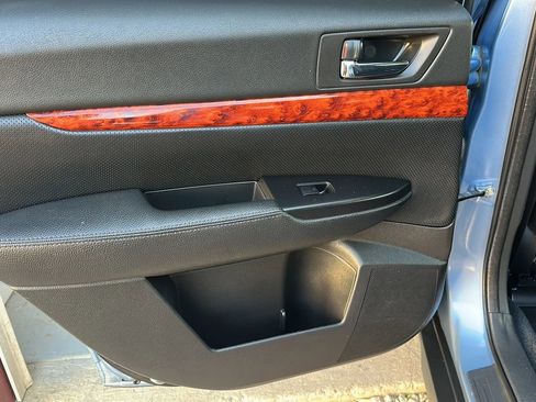 Used 2011 Subaru Outback 2.5i Limited image 7