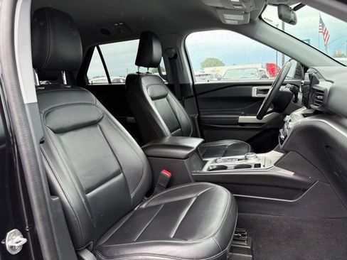 Used 2022 Ford Explorer XLT w/ Equipment Group 202A AWD/4WD image 11