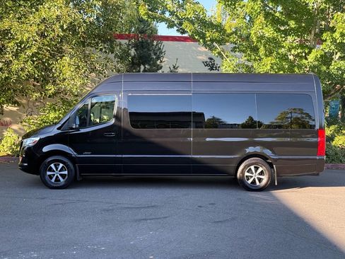 Used 2019 Mercedes-Benz Sprinter 170 image 3