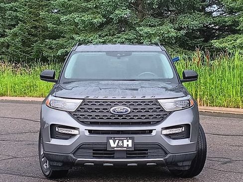 Used 2024 Ford Explorer XLT w/ Equipment Group 202A AWD/4WD image 30