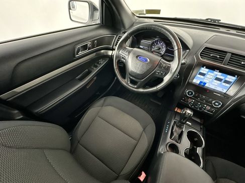 Used 2018 Ford Explorer XLT w/ Equipment Group 201A FWD image 9