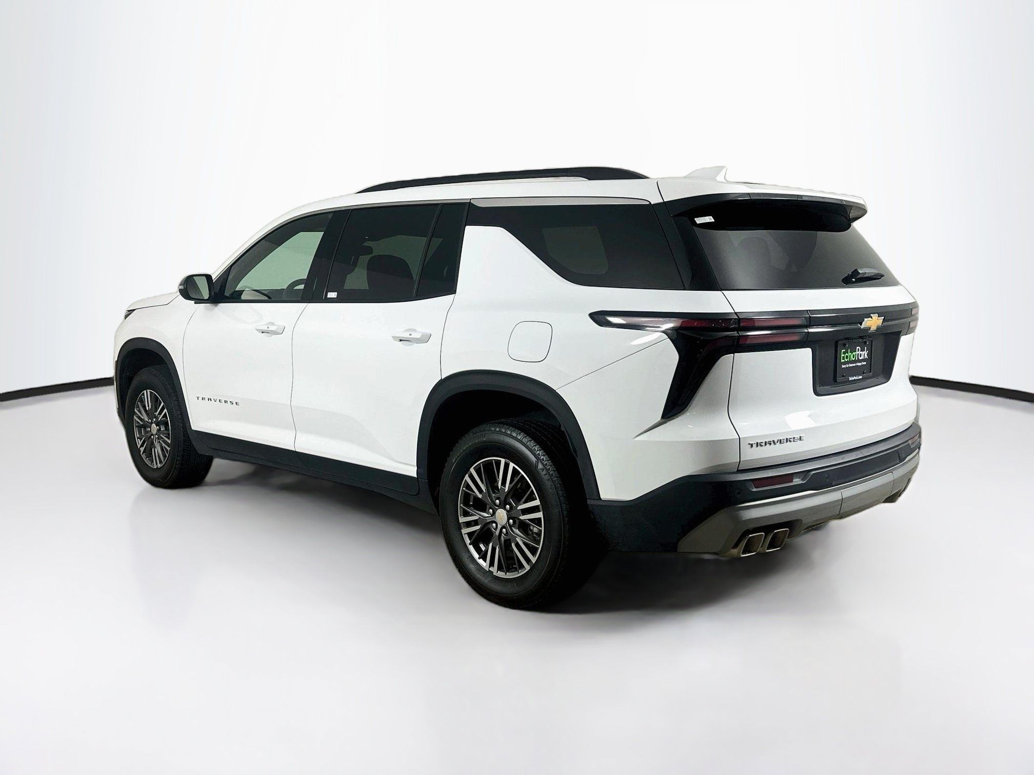 Used 2026 Chevrolet Traverse LT FWD image 5