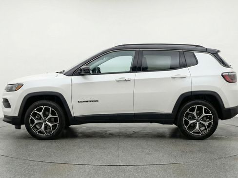 Used 2025 Jeep Compass Limited image 5