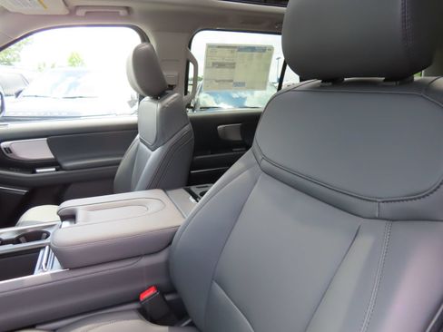 New 2026 Ford Expedition Active AWD/4WD image 17