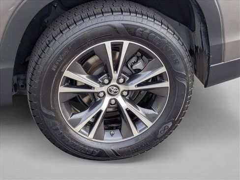 Used 2019 Toyota Highlander Plus image 24