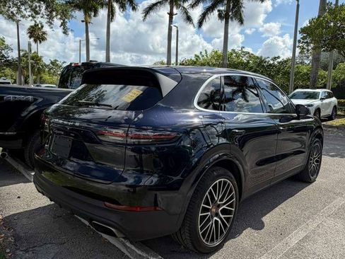 Used 2022 Porsche Cayenne AWD/4WD image 6