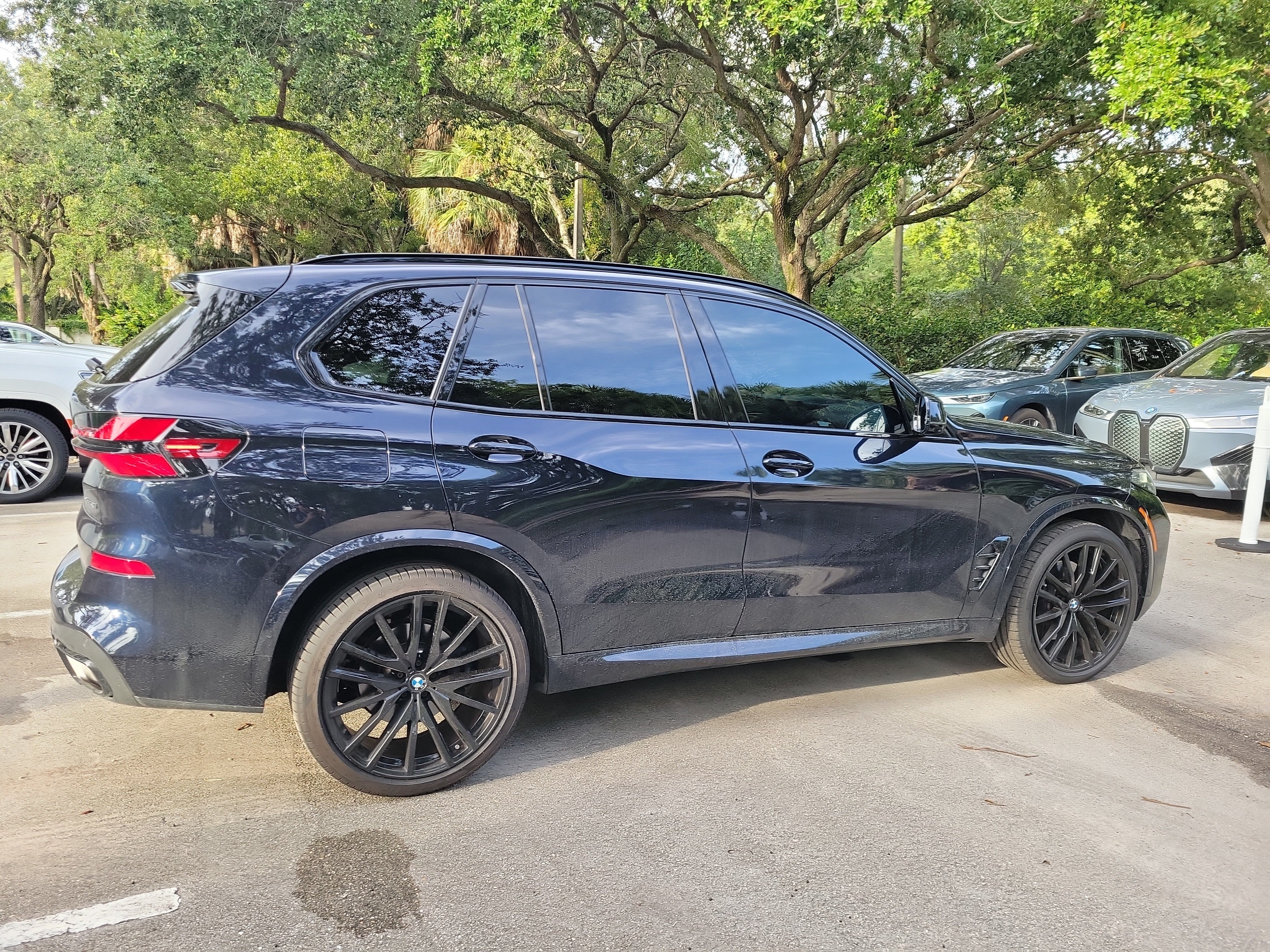 Certified 2024 BMW X5 xDrive40i w/ M Sport Package AWD/4WD image 6