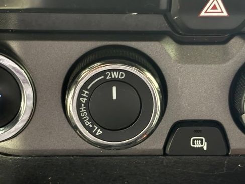 Used 2022 Toyota Tacoma TRD Off-Road AWD/4WD image 26