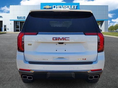 Used 2025 GMC Yukon AT4 w/ AT4 Premium Package image 4