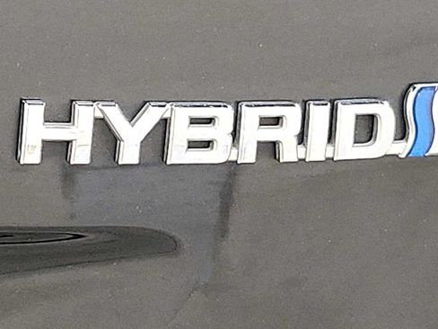 Certified 2018 Toyota Prius Three FWD image 28