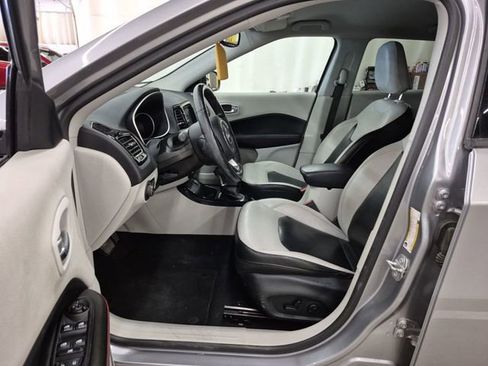 Used 2018 Jeep Compass Limited w/ Navigation Group image 3