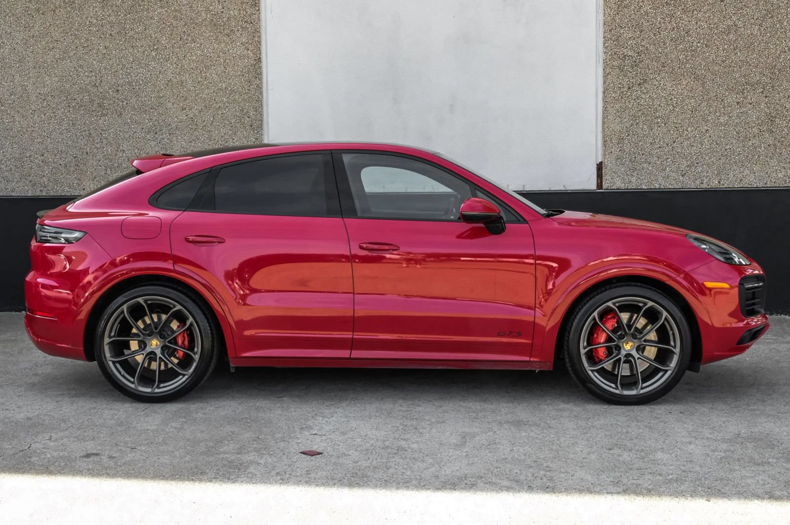 Used 2022 Porsche Cayenne GTS AWD/4WD image 5
