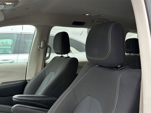 Used 2023 Chrysler Voyager LX image 15