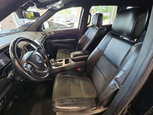 Used 2019 Jeep Grand Cherokee Altitude AWD/4WD image 18