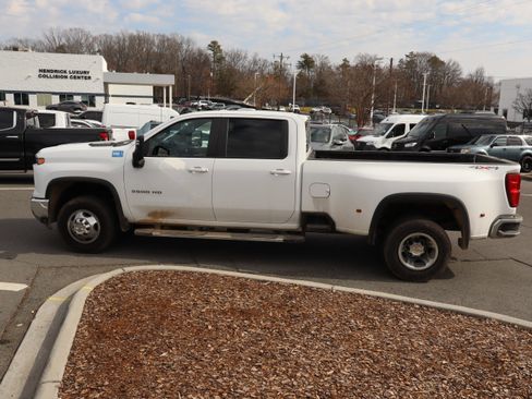 Used 2024 Chevrolet Silverado 3500 LT image 18