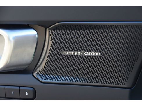 Certified 2025 Volvo XC40 B5 Ultra w/ Protection Package Premier image 28