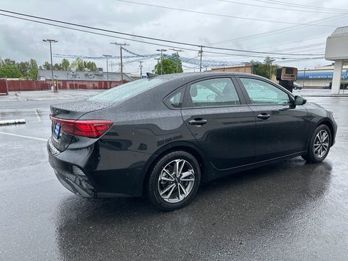 Used 2023 Kia Forte LXS FWD image 6