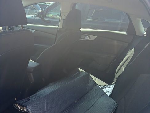 Used 2022 Kia Forte LXS w/ LXS Technology Package image 4