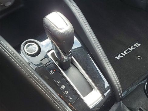 Used 2018 Nissan Kicks SV image 33
