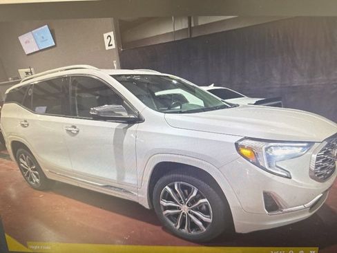 Used 2020 GMC Terrain Denali w/ Denali Premium Package image 3