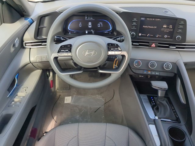 Used 2026 Hyundai Elantra SE FWD image 15