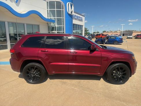 Used 2018 Jeep Grand Cherokee Altitude image 24