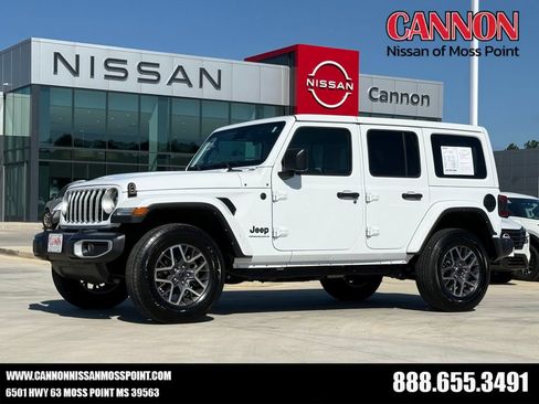 Used 2025 Jeep Wrangler Unlimited Sahara AWD/4WD image 1
