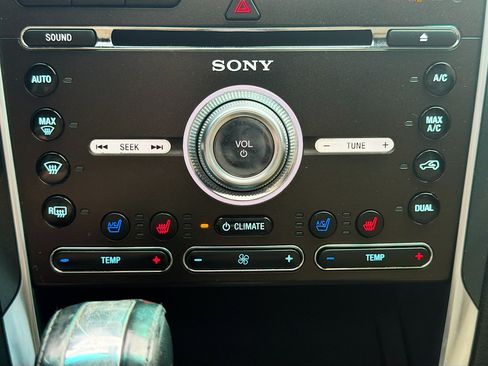 Used 2016 Ford Explorer Limited w/ Equipment Group 301A AWD/4WD image 24