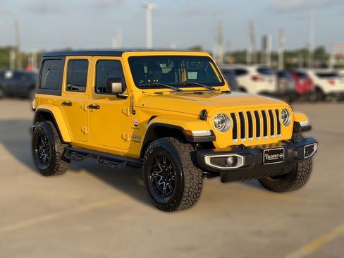 Used 2019 Jeep Wrangler Unlimited Sahara AWD/4WD image 5