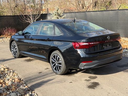 New 2025 Volkswagen Jetta SE image 3