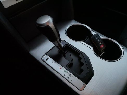 Used 2012 Toyota Camry SE w/ Convenience Pkg image 24