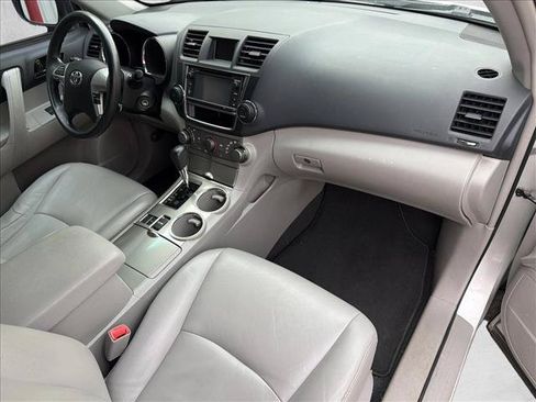 Used 2013 Toyota Highlander FWD image 26