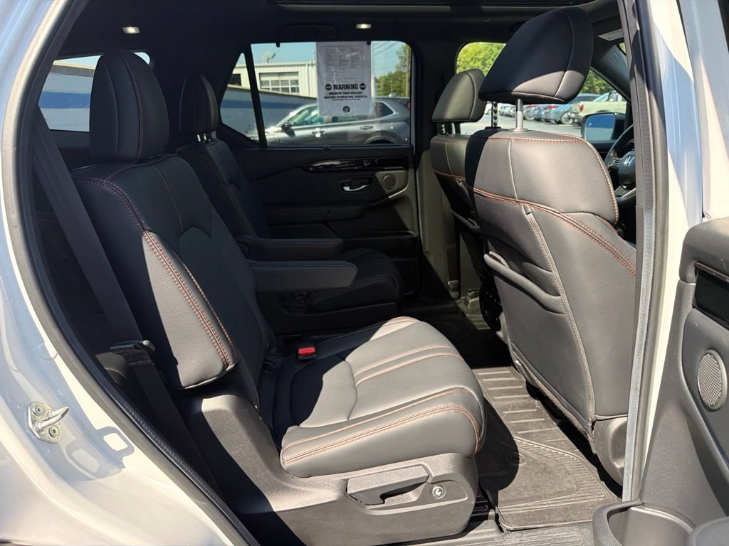 Certified 2025 Honda Pilot TrailSport image 24