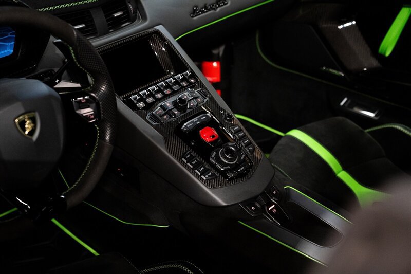 Used 2020 Lamborghini Aventador SVJ AWD/4WD image 15