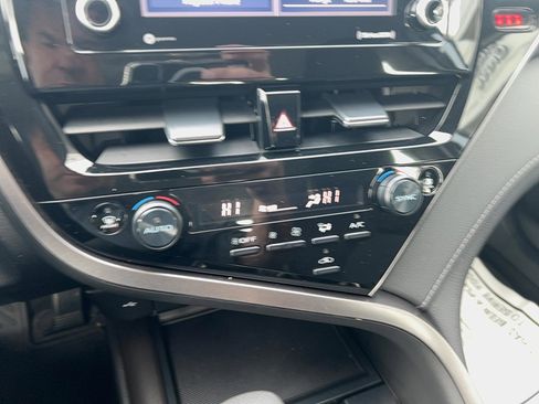 Used 2022 Toyota Camry LE image 33