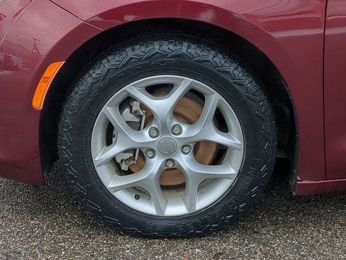 Used 2018 Chrysler Pacifica Touring-L Plus image 17