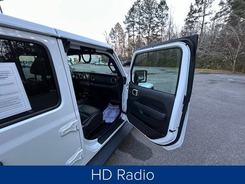 Used 2020 Jeep Wrangler Unlimited Sahara image 24