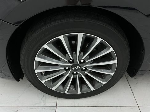 Used 2018 Kia Cadenza Premium FWD image 50
