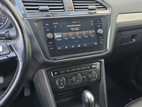 Used 2018 Volkswagen Tiguan SE image 23