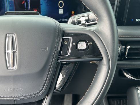 Certified 2025 Lincoln Aviator AWD image 12