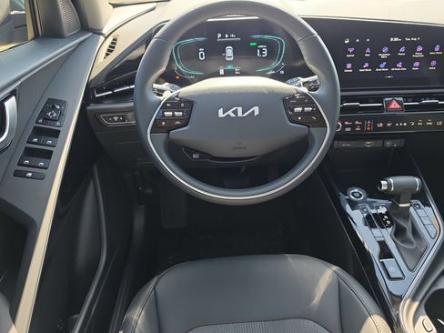 New 2026 Kia Niro EX FWD image 13