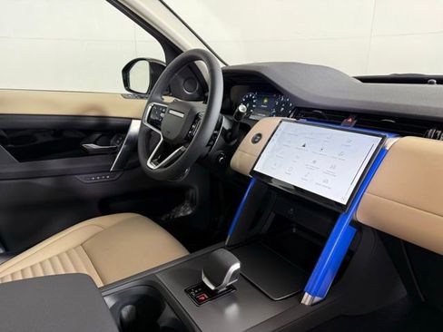 New 2025 Land Rover Discovery Sport S image 36