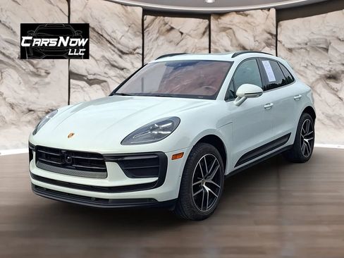 Used 2023 Porsche Macan AWD/4WD image 3