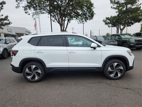 New 2025 Volkswagen Taos SE image 2