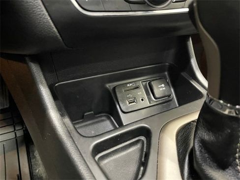 Used 2015 Jeep Cherokee Limited image 22