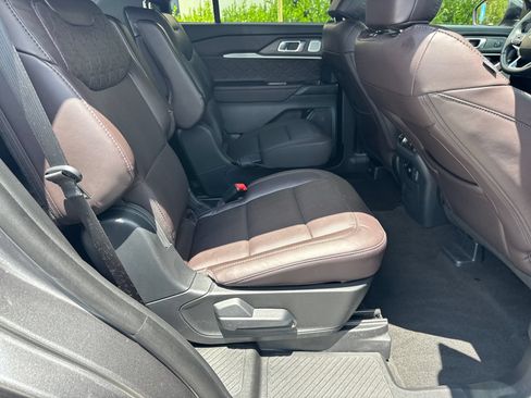 Used 2026 Ford Explorer Platinum w/ LUX Leather Package AWD/4WD image 15